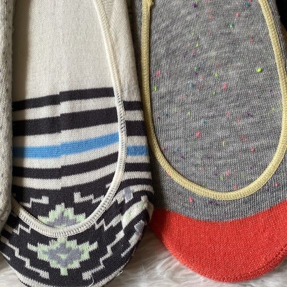 New 4 pack assorted no show invisible socks for women, size M - Picture 4 of 7